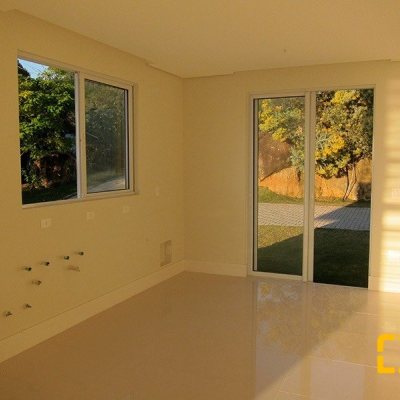Casa em Condomínio com 461m², 3 quartos, 3 suítes, 4 garagens, no bairro Cacupé em Florianópolis
