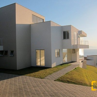 Casa em Condomínio com 461m², 3 quartos, 3 suítes, 4 garagens, no bairro Cacupé em Florianópolis