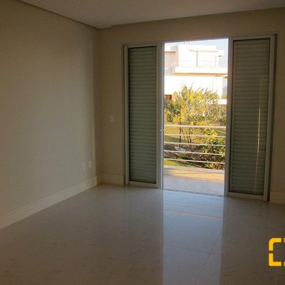 Casa em Condomínio com 461m², 3 quartos, 3 suítes, 4 garagens, no bairro Cacupé em Florianópolis