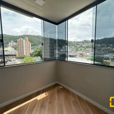 Apartamentos com 156m², 3 quartos, 3 suítes, 2 garagens, no bairro Centro em Florianópolis