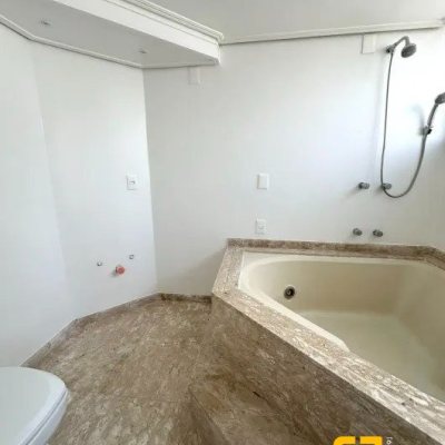 Apartamentos com 156m², 3 quartos, 3 suítes, 2 garagens, no bairro Centro em Florianópolis