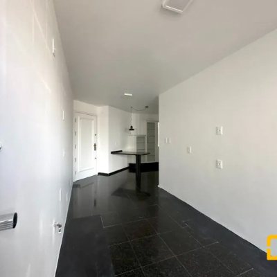 Apartamentos com 156m², 3 quartos, 3 suítes, 2 garagens, no bairro Centro em Florianópolis