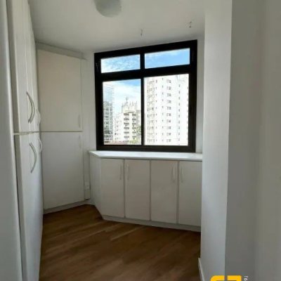 Apartamentos com 156m², 3 quartos, 3 suítes, 2 garagens, no bairro Centro em Florianópolis