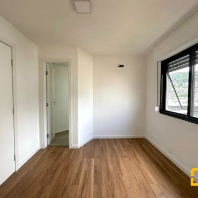 Apartamentos com 156m², 3 quartos, 3 suítes, 2 garagens, no bairro Centro em Florianópolis