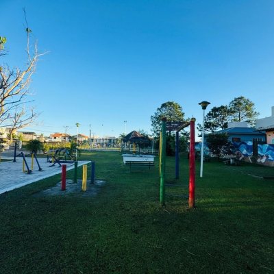 Casa Residencial com 138m², 3 quartos (sendo 1 suíte), 2 garagens, no bairro Campeche em Florianópolis