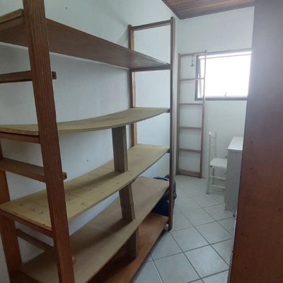 Casa Residencial com 229m², 5 quartos, 3 suítes, 6 garagens, no bairro Campeche em Florianópolis