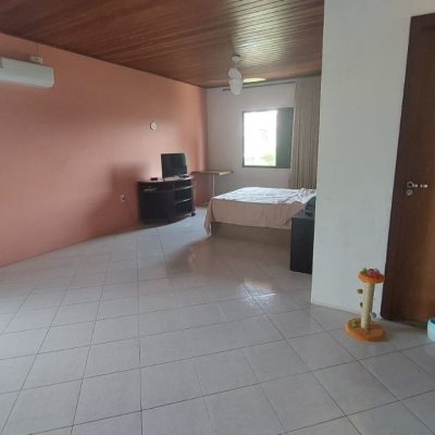 Casa Residencial com 229m², 5 quartos, 3 suítes, 6 garagens, no bairro Campeche em Florianópolis