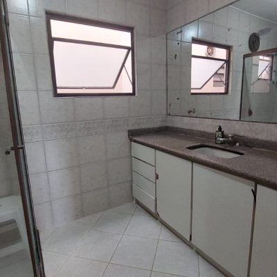 Casa Residencial com 229m², 5 quartos, 3 suítes, 6 garagens, no bairro Campeche em Florianópolis