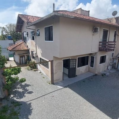 Casa Residencial com 229m², 5 quartos, 3 suítes, 6 garagens, no bairro Campeche em Florianópolis