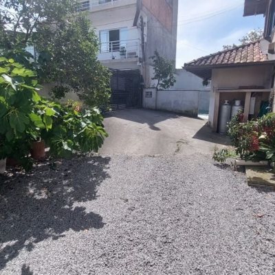 Casa Residencial com 229m², 5 quartos, 3 suítes, 6 garagens, no bairro Campeche em Florianópolis