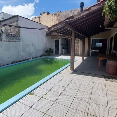 Casa Residencial com 229m², 5 quartos, 3 suítes, 6 garagens, no bairro Campeche em Florianópolis