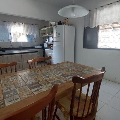 Casa Residencial com 229m², 5 quartos, 3 suítes, 6 garagens, no bairro Campeche em Florianópolis