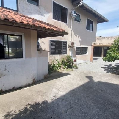 Casa Residencial com 229m², 5 quartos, 3 suítes, 6 garagens, no bairro Campeche em Florianópolis