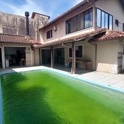 Casa Residencial com 229m², 5 quartos, 3 suítes, 6 garagens, no bairro Campeche em Florianópolis