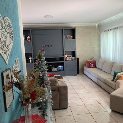 Casa Residencial com 450m², 6 quartos, 1 suíte, 4 garagens, no bairro Ponta De Baixo em São José