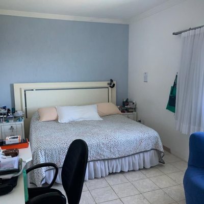 Casa Residencial com 450m², 6 quartos, 1 suíte, 4 garagens, no bairro Ponta De Baixo em São José