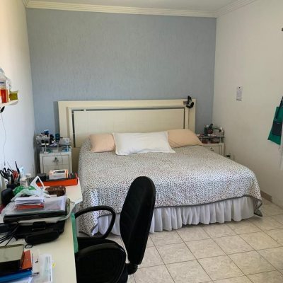 Casa Residencial com 450m², 6 quartos, 1 suíte, 4 garagens, no bairro Ponta De Baixo em São José