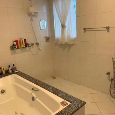 Casa Residencial com 450m², 6 quartos, 1 suíte, 4 garagens, no bairro Ponta De Baixo em São José