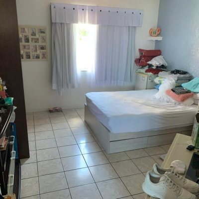 Casa Residencial com 450m², 6 quartos, 1 suíte, 4 garagens, no bairro Ponta De Baixo em São José