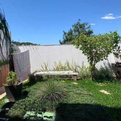 Casa Residencial com 450m², 6 quartos, 1 suíte, 4 garagens, no bairro Ponta De Baixo em São José