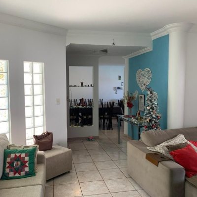 Casa Residencial com 450m², 6 quartos, 1 suíte, 4 garagens, no bairro Ponta De Baixo em São José