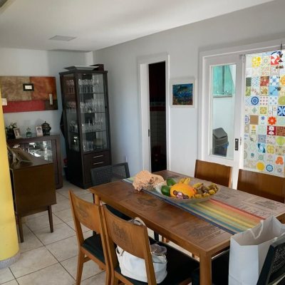 Casa Residencial com 450m², 6 quartos, 1 suíte, 4 garagens, no bairro Ponta De Baixo em São José