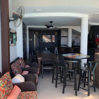 Casa Residencial com 450m², 6 quartos, 1 suíte, 4 garagens, no bairro Ponta De Baixo em São José