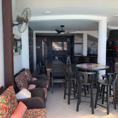 Casa Residencial com 450m², 6 quartos, 1 suíte, 4 garagens, no bairro Ponta De Baixo em São José