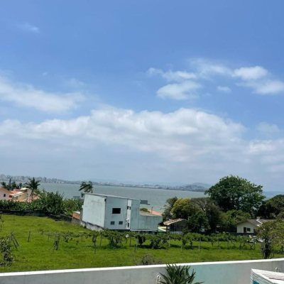 Casa Residencial com 450m², 6 quartos, 1 suíte, 4 garagens, no bairro Ponta De Baixo em São José