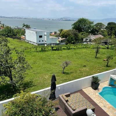 Casa Residencial com 450m², 6 quartos, 1 suíte, 4 garagens, no bairro Ponta De Baixo em São José