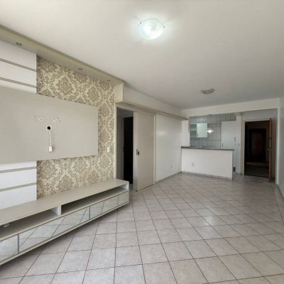 Apartamentos com 76m², 2 quartos, 1 suíte, 1 garagem, no bairro Centro em Florianópolis