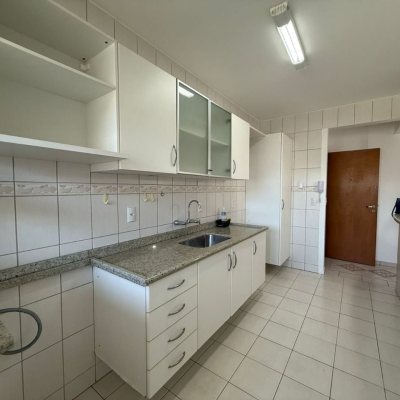 Apartamentos com 76m², 2 quartos, 1 suíte, 1 garagem, no bairro Centro em Florianópolis