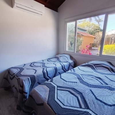 Chalé com 39m², 2 quartos, 1 garagem, no bairro Cachoeira Do Bom Jesus em Florianópolis