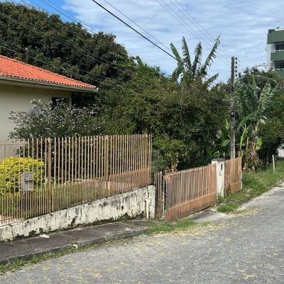 Terrenos Residenciais com 1350m², no bairro Itacorubi em Florianópolis