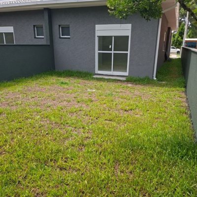 Casa Residencial com 93m², 3 quartos, 1 suíte, 1 garagem, no bairro São João do Rio Vermelho em Florianópolis