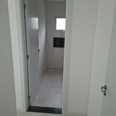 Casa Residencial com 93m², 3 quartos, 1 suíte, 1 garagem, no bairro São João do Rio Vermelho em Florianópolis