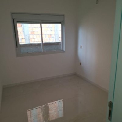 Casa Residencial com 93m², 3 quartos, 1 suíte, 1 garagem, no bairro São João do Rio Vermelho em Florianópolis