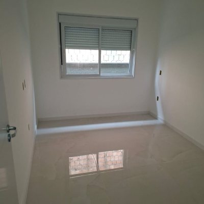 Casa Residencial com 93m², 3 quartos, 1 suíte, 1 garagem, no bairro São João do Rio Vermelho em Florianópolis