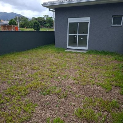 Casa Residencial com 93m², 3 quartos, 1 suíte, 1 garagem, no bairro São João do Rio Vermelho em Florianópolis