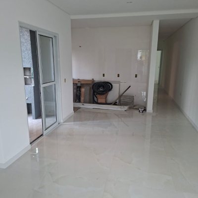 Casa Residencial com 93m², 3 quartos, 1 suíte, 1 garagem, no bairro São João do Rio Vermelho em Florianópolis