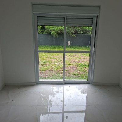 Casa Residencial com 93m², 3 quartos, 1 suíte, 1 garagem, no bairro São João do Rio Vermelho em Florianópolis