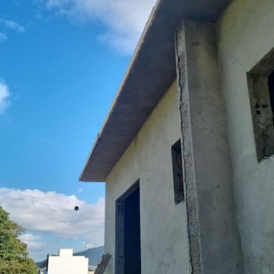 Casa Residencial com 93m², 3 quartos, 1 suíte, 1 garagem, no bairro São João do Rio Vermelho em Florianópolis