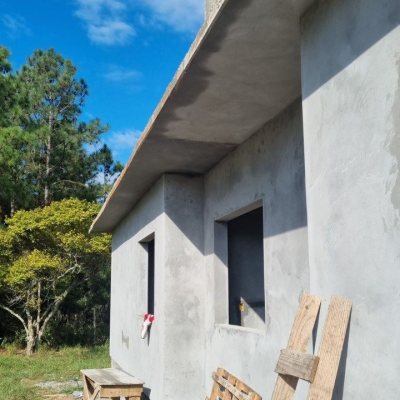 Casa Residencial com 93m², 3 quartos, 1 suíte, 1 garagem, no bairro São João do Rio Vermelho em Florianópolis