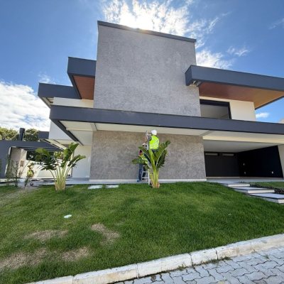 Casa em Condomínio com 296m², 4 quartos, 4 suítes, 2 garagens, no bairro Ingleses do RIo Vermelho em Florianópolis
