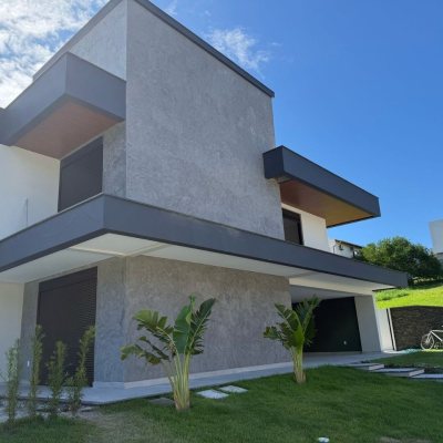 Casa em Condomínio com 296m², 4 quartos, 4 suítes, 2 garagens, no bairro Ingleses do RIo Vermelho em Florianópolis
