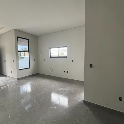 Casa Residencial com 79m², 2 quartos, 1 suíte, no bairro São João do Rio Vermelho em Florianópolis