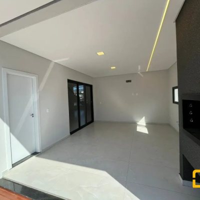Casa em Condomínio com 239m², 4 quartos, 3 suítes, 4 garagens, no bairro São João do Rio Vermelho em Florianópolis