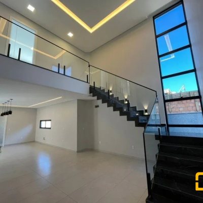 Casa em Condomínio com 239m², 4 quartos, 3 suítes, 4 garagens, no bairro São João do Rio Vermelho em Florianópolis