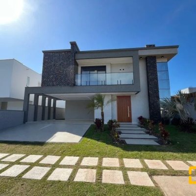 Casa em Condomínio com 239m², 4 quartos, 3 suítes, 4 garagens, no bairro São João do Rio Vermelho em Florianópolis