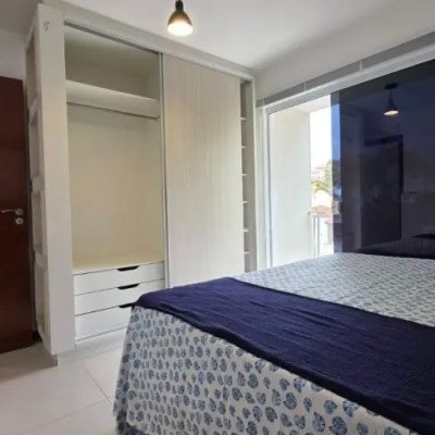 Casa com 135m², 3 quartos, 3 suítes, 2 garagens, no bairro Canasvieiras em Florianópolis